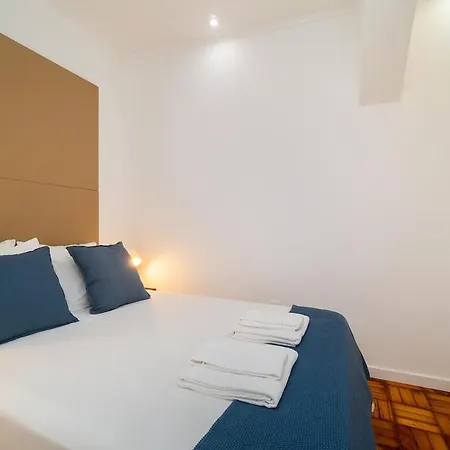 Liberty Avenue Apartment *